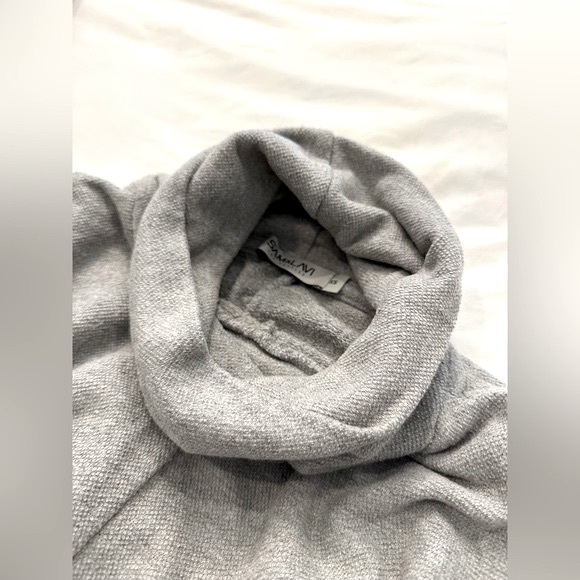 Sam & Lavi turtleneck with fringe hem - Picture 3 of 8